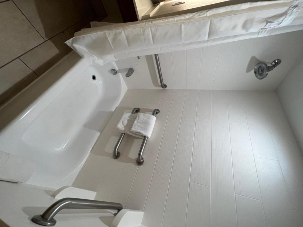 Holiday Inn Express Hotel & Suites Lake Elsinore By Ihg Esterno foto