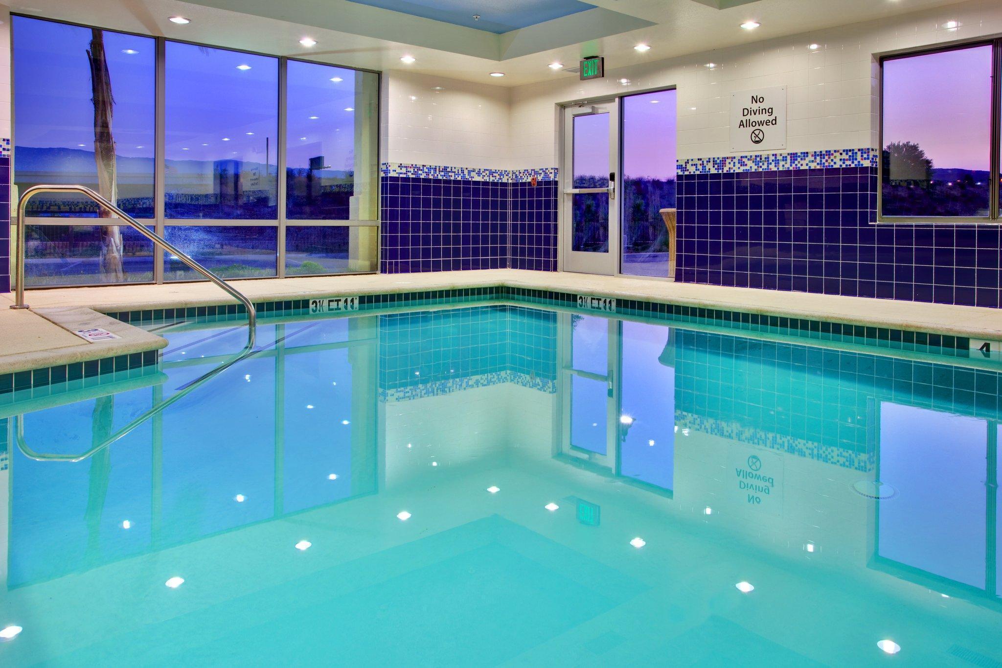 Holiday Inn Express Hotel & Suites Lake Elsinore By Ihg Esterno foto