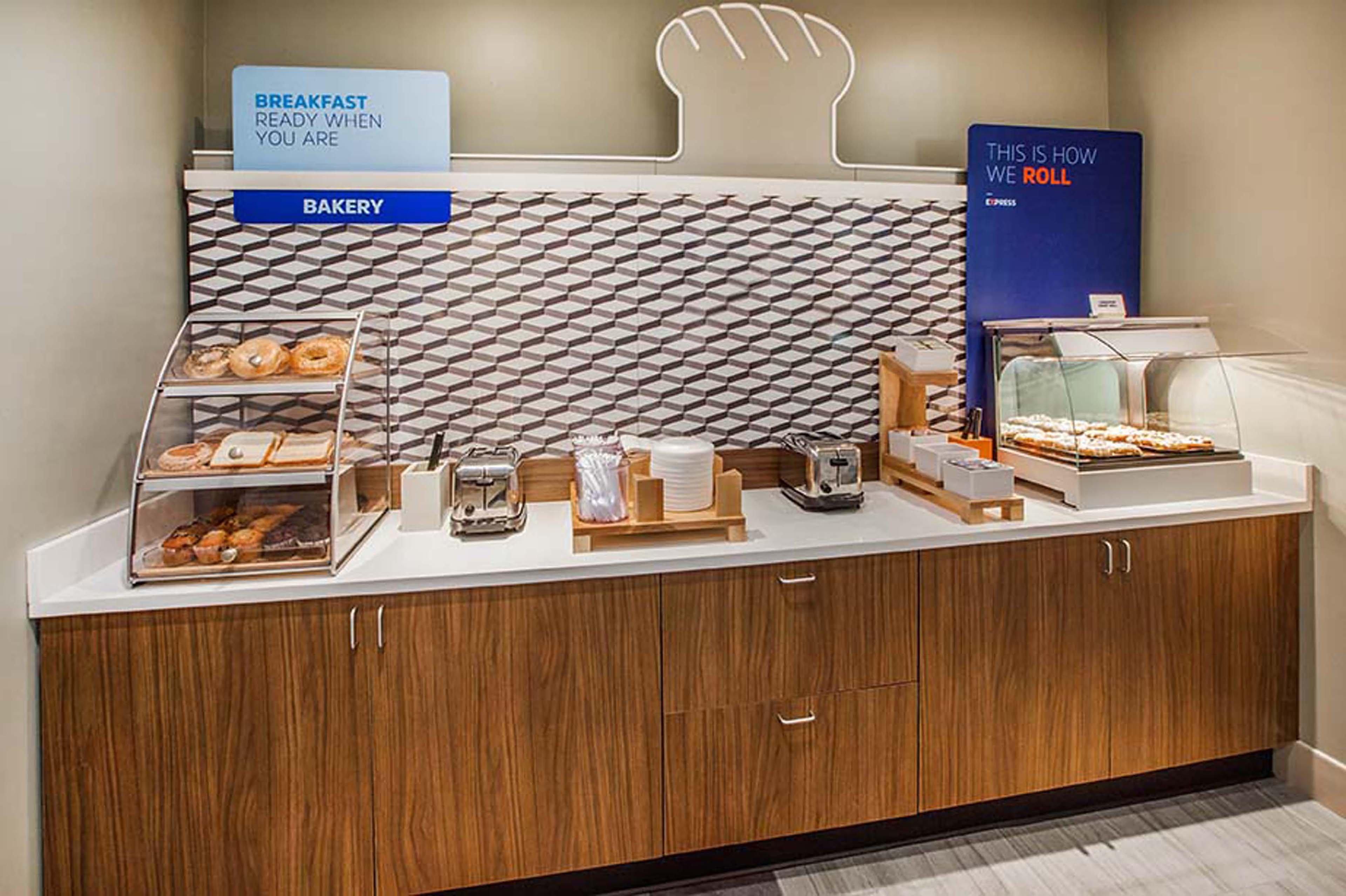Holiday Inn Express Hotel & Suites Lake Elsinore By Ihg Esterno foto