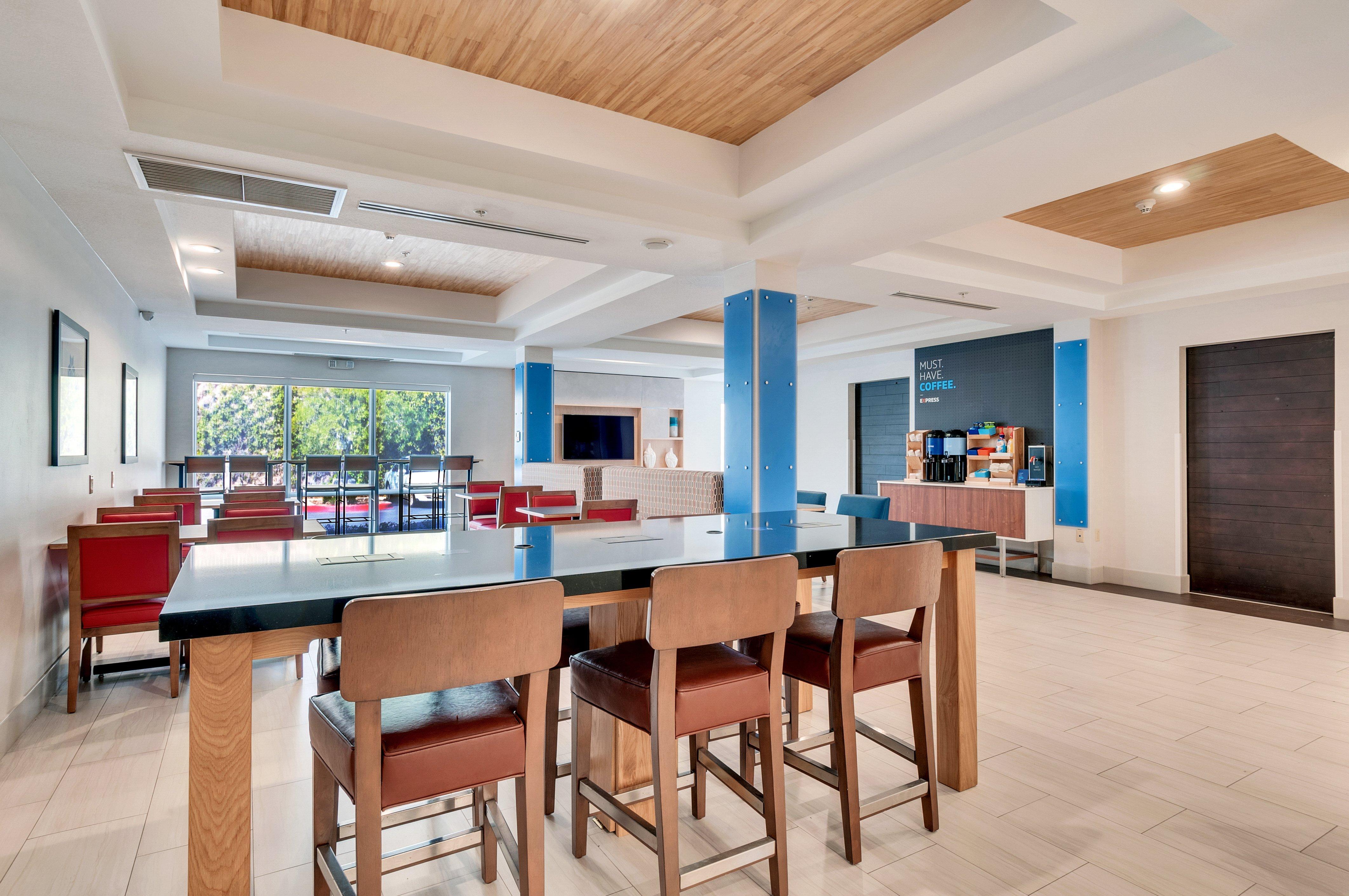Holiday Inn Express Hotel & Suites Lake Elsinore By Ihg Esterno foto
