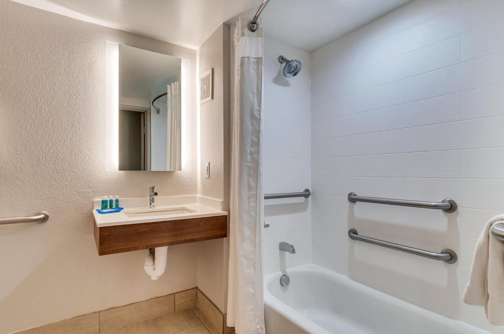 Holiday Inn Express Hotel & Suites Lake Elsinore By Ihg Esterno foto