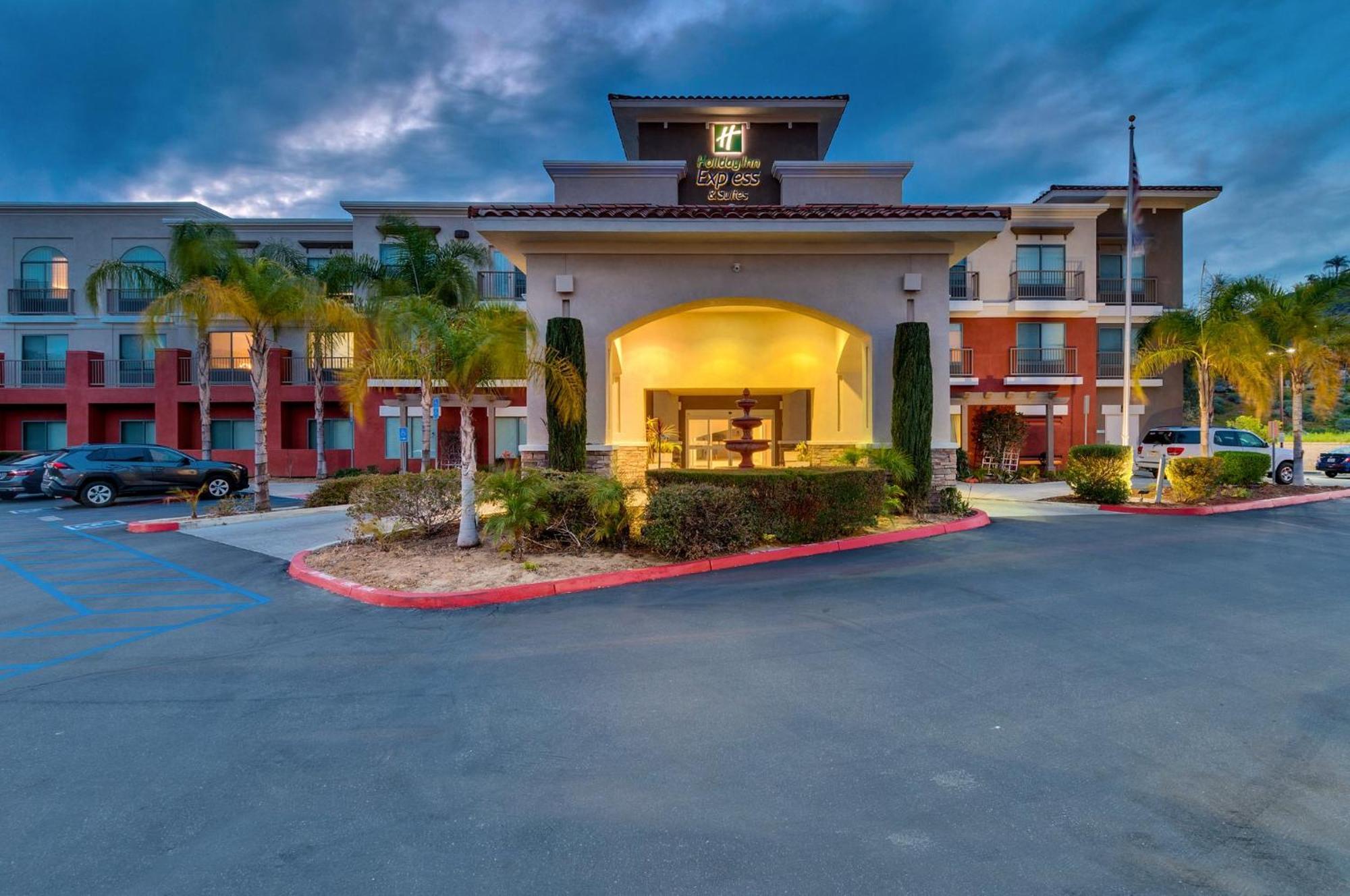 Holiday Inn Express Hotel & Suites Lake Elsinore, An Ihg Hotel Esterno foto