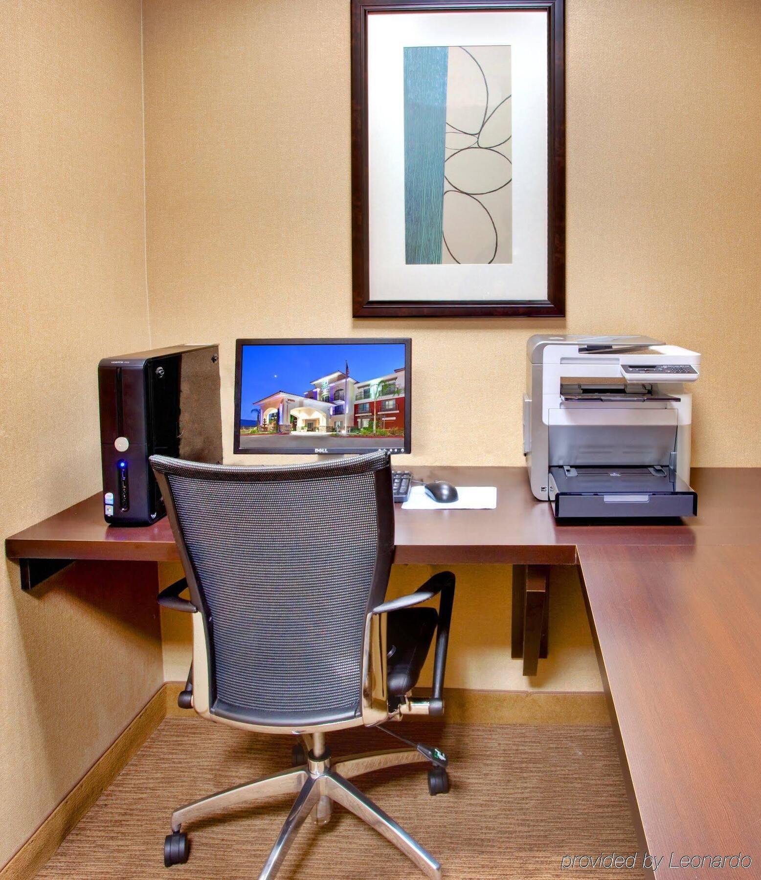 Holiday Inn Express Hotel & Suites Lake Elsinore By Ihg Esterno foto
