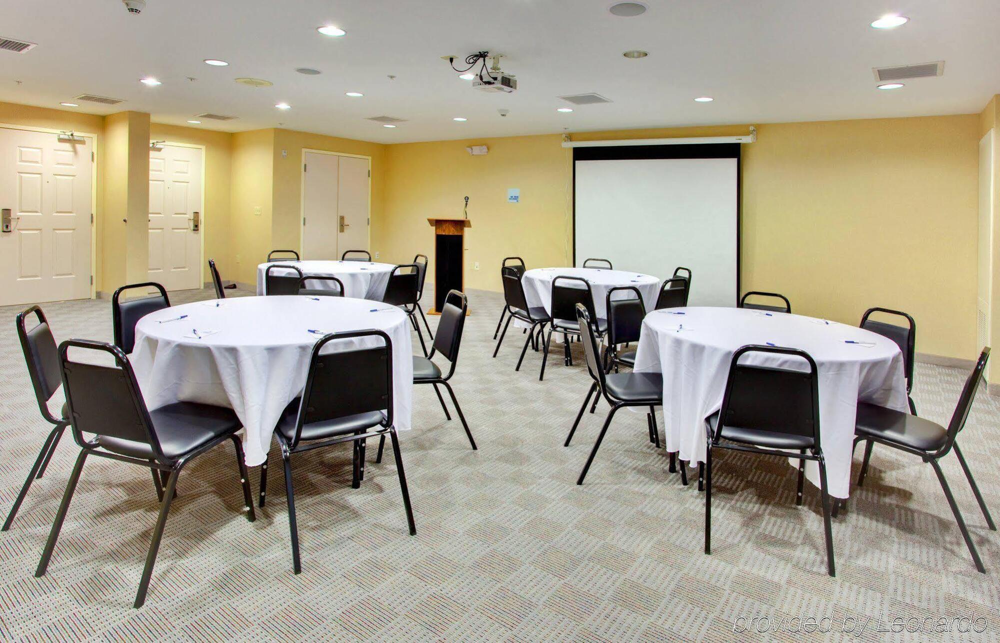 Holiday Inn Express Hotel & Suites Lake Elsinore By Ihg Esterno foto